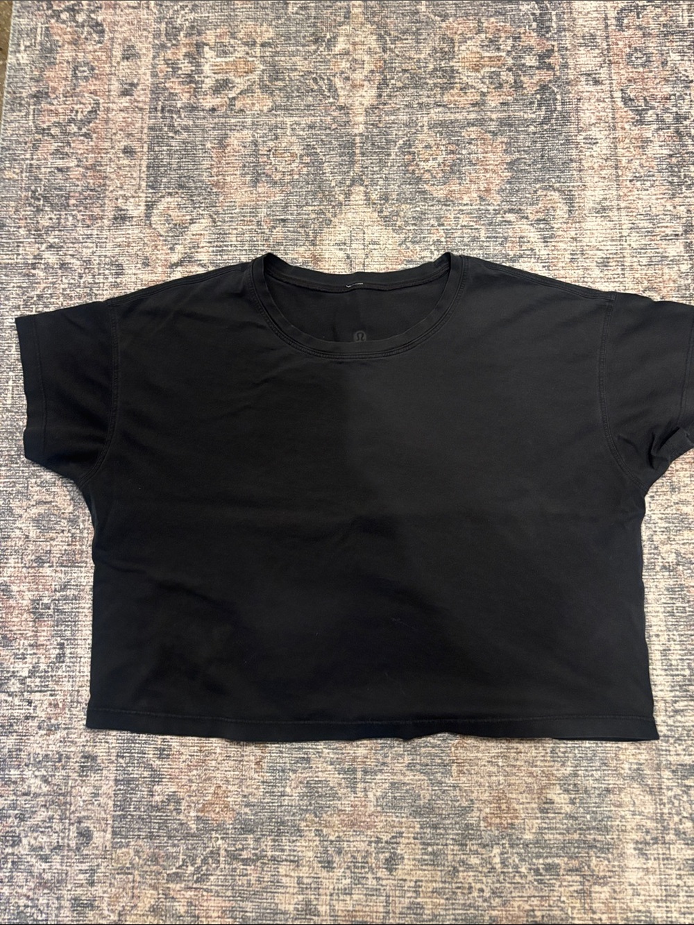 Lululemon cates tee. Black. Size 8